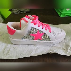 Makers (mKs) sneakers